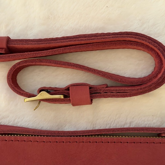 Portland Leather Classic Poppy  Crossbody Bag - Picture 5 of 13